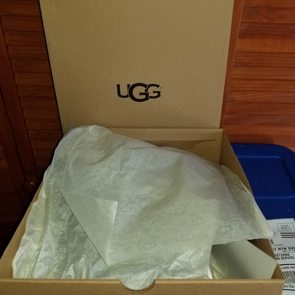 🚫SOLD🚫 Ugg Jeovana Shearling Wedge Booties - Picture 9 of 12